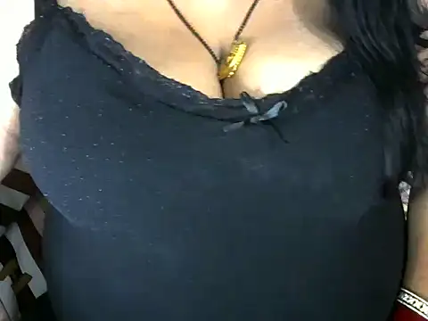 Snapshot of dramebaz_queen chatting on November 2025 07:36:03 PM dramebaz queen online show from November 2025 07:36:03 PM