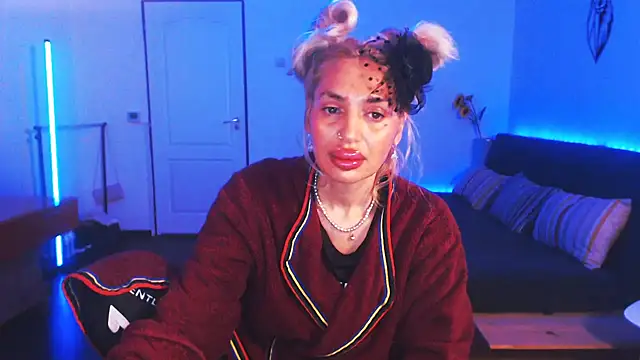 Snapshot of beauty_chl0e chatting on December 2024 09:00:02 PM beauty chl0e online show from December 2024 09:00:02 PM