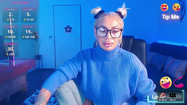 Snapshot of beauty_chl0e chatting on December 2025 08:36:02 PM beauty chl0e online show from December 2025 08:36:02 PM