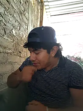 GusssHOT online show from April 2026 04:23:01 PM