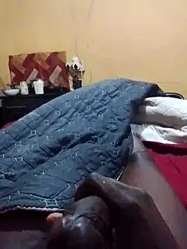 Snapshot of tonniii33 chatting on February 2026 04:05:02 AM tonniii33 online show from February 2026 04:05:02 AM