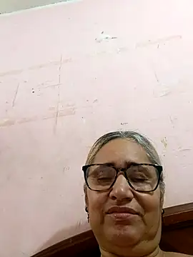 Snapshot of _candi chatting on November 2025 12:15:01 PM candi online show from November 2025 12:15:01 PM