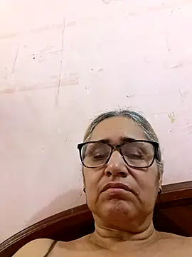 Snapshot of _candi chatting on November 2025 01:03:01 PM candi online show from November 2025 01:03:01 PM