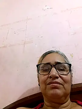 Snapshot of _candi chatting on December 2025 12:25:02 PM candi online show from December 2025 12:25:02 PM