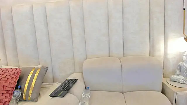 im nahomi online show from April 2026 05:40:01 AM