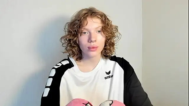 Snapshot of StellaDavis chatting on November 2025 08:13:01 AM StellaDavis online show from November 2025 08:13:01 AM