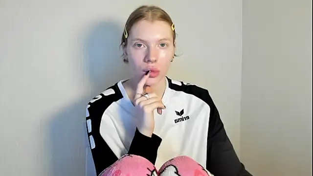 Snapshot of StellaDavis chatting on November 2025 10:05:01 AM StellaDavis online show from November 2025 10:05:01 AM