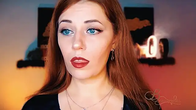 Snapshot of MissBeverlyMills chatting on November 2025 03:23:01 AM MissBeverlyMills online show from November 2025 03:23:01 AM