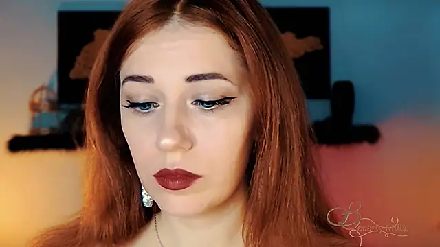 Snapshot of MissBeverlyMills chatting on December 2025 05:12:02 AM MissBeverlyMills online show from December 2025 05:12:02 AM