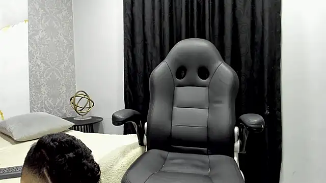 Snapshot of andrew_rose_ chatting on December 2024 06:16:01 PM andrew rose online show from December 2024 06:16:01 PM