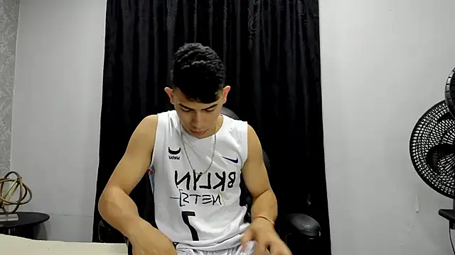 Snapshot of andrew_rose_ chatting on December 2024 03:09:02 PM andrew rose online show from December 2024 03:09:02 PM