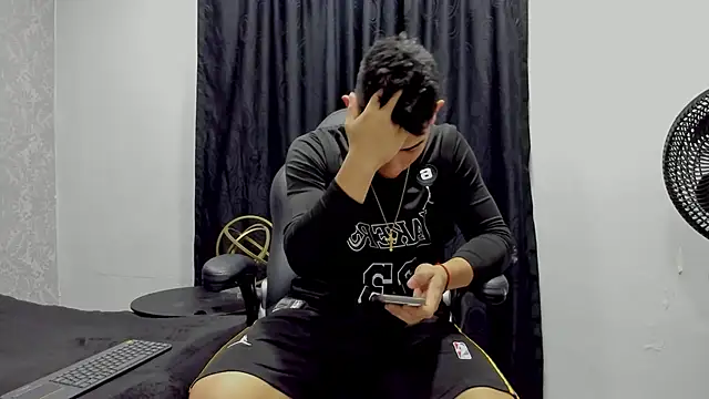 Snapshot of andrew_rose_ chatting on December 2024 03:42:02 PM andrew rose online show from December 2024 03:42:02 PM