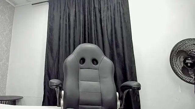 Snapshot of andrew_rose_ chatting on February 2025 07:49:01 PM andrew rose online show from February 2025 07:49:01 PM