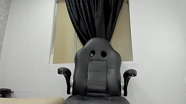 Snapshot of andrew_rose_ chatting on March 2025 04:34:02 PM andrew rose online show from March 2025 04:34:02 PM