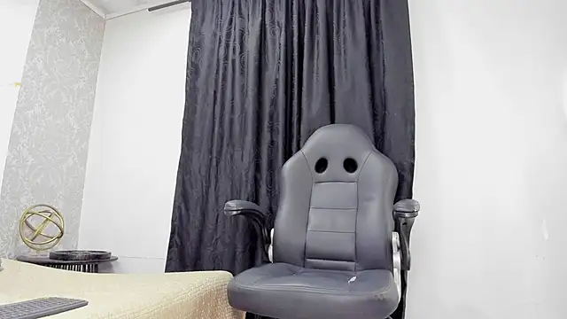 Snapshot of andrew_rose_ chatting on March 2025 03:22:02 AM andrew rose online show from March 2025 03:22:02 AM