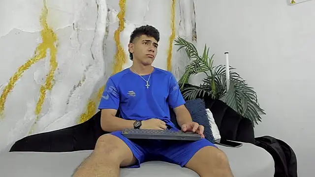 Snapshot of andrew_rose_ chatting on September 2025 03:24:01 PM andrew rose online show from September 2025 03:24:01 PM