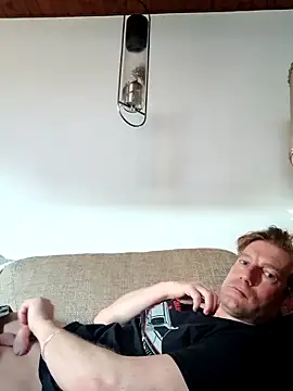 MArciQuarky online show from February 2025 03:32:02 PM