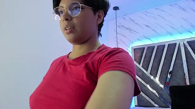 Emmapark  online show from February 2025 06:59:01 PM