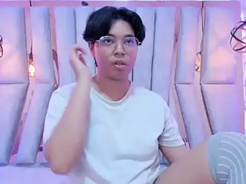 Emmapark  online show from February 2025 01:00:01 AM