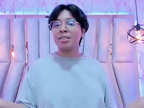 Emmapark  online show from February 2025 01:00:01 AM