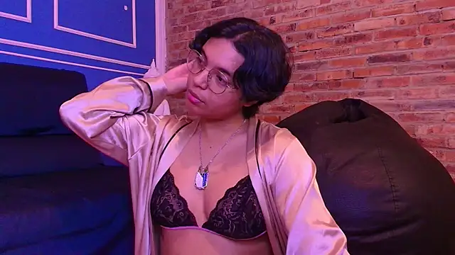 Emmapark  online show from November 2025 03:45:01 PM