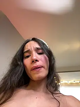 Snapshot of Irish_Collins chatting on April 2026 09:21:02 PM Irish Collins online show from April 2026 09:21:02 PM