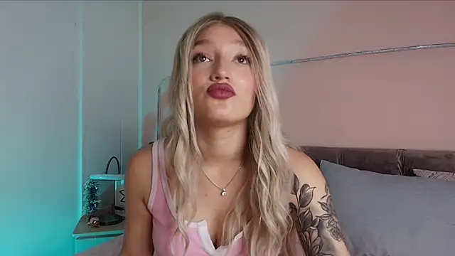 Giaa Ross online show from January 2025 02:46:02 PM