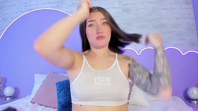 Giaa Ross online show from November 2025 07:36:02 PM