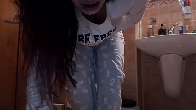 Snapshot of LovelyAndraGirl chatting on May 2026 02:44:02 PM LovelyAndraGirl online show from May 2026 02:44:02 PM