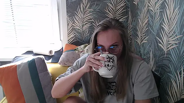 Kelly Hardy online show from September 2025 04:35:01 AM