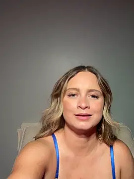 Sophie Raegan online show from October 2025 01:03:02 PM