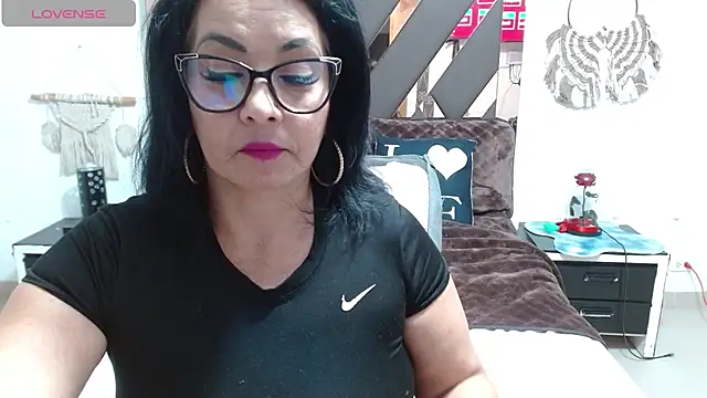 lindaesmeralda online show from February 2025 08:25:01 PM