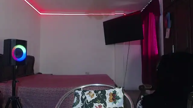 Snapshot of aliceesmith chatting on February 2026 06:03:01 PM aliceesmith online show from February 2026 06:03:01 PM