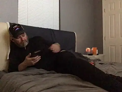 Snapshot of Cummerforyouu2 chatting on February 2025 02:38:01 AM Cummerforyouu2 online show from February 2025 02:38:01 AM