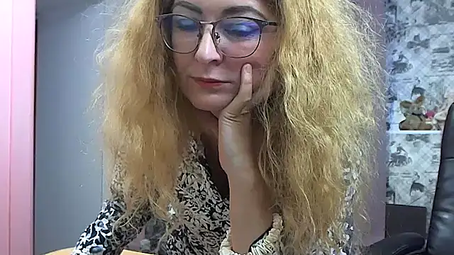 Snapshot of Helen1974 chatting on December 2025 01:07:01 PM Helen1974 online show from December 2025 01:07:01 PM