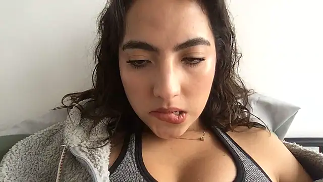 Sophi  a online show from April 2026 07:38:02 PM