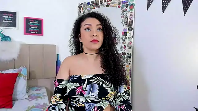 Snapshot of Zoe_Gruber chatting on January 2025 11:48:01 PM Zoe Gruber online show from January 2025 11:48:01 PM