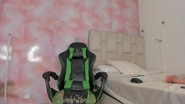 emily lean  online show from October 2025 02:06:01 AM