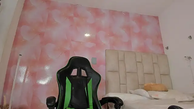 emily lean  online show from October 2025 12:51:01 AM