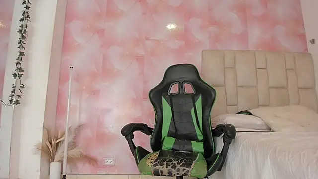 emily lean  online show from March 2026 03:19:02 AM