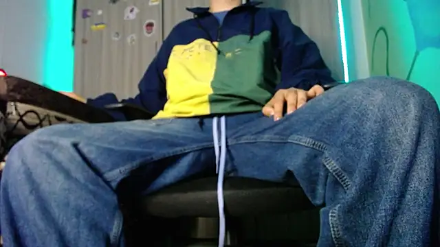 zacwatson  online show from December 2024 06:43:02 AM