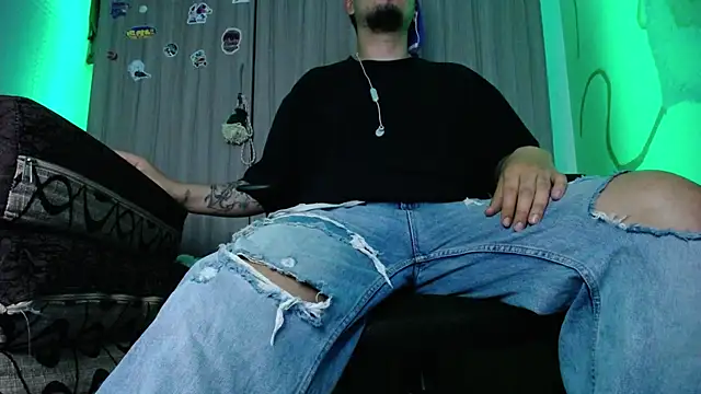 zacwatson  online show from December 2024 11:21:02 AM