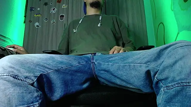 zacwatson  online show from December 2024 03:00:02 AM