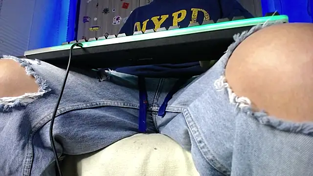 zacwatson  online show from February 2025 09:56:02 AM