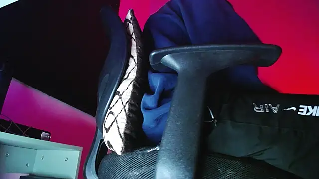 zacwatson  online show from November 2025 03:31:01 AM