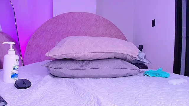 violett lo online show from December 2025 12:01:02 PM