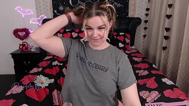 Snapshot of DaisieMaeXO chatting on February 2025 01:30:02 AM DaisieMaeXO online show from February 2025 01:30:02 AM