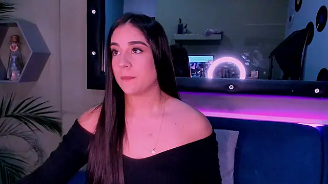 Snapshot of Sussy_Bell01 chatting on December 2024 11:34:02 PM Sussy Bell01 online show from December 2024 11:34:02 PM