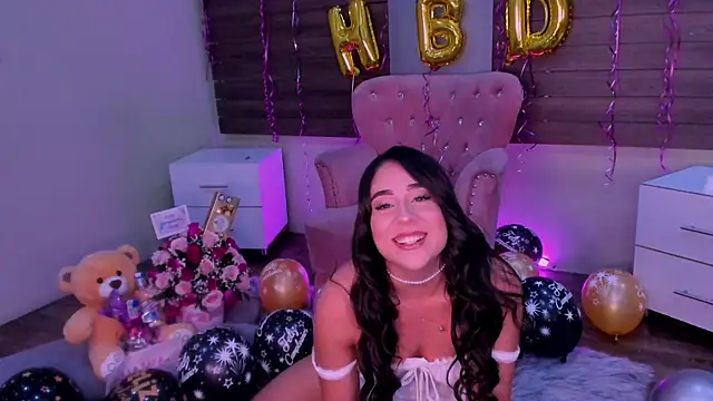 Snapshot of Sussy_Bell01 chatting on December 2024 09:06:01 PM Sussy Bell01 online show from December 2024 09:06:01 PM