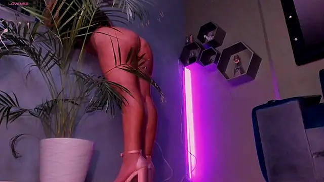 Snapshot of Sussy_Bell01 chatting on February 2025 11:02:02 PM Sussy Bell01 online show from February 2025 11:02:02 PM